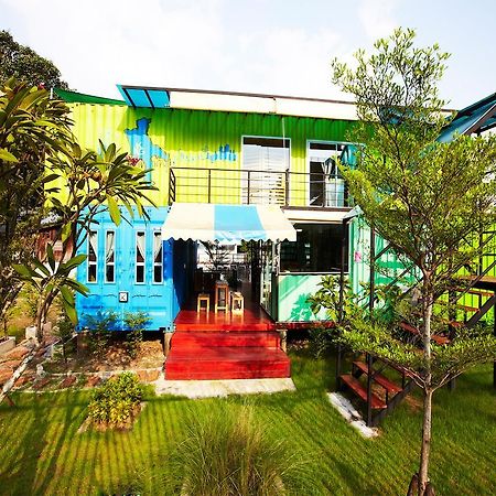 Wh Hostel Bangkok Exterior foto